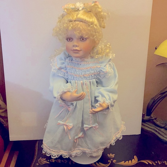 Hamilton Collection doll - Picture 3 of 5